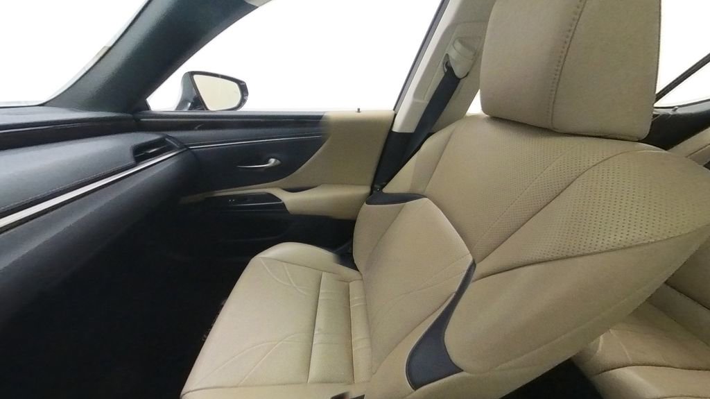 Used 2019 Lexus ES 300h image 29