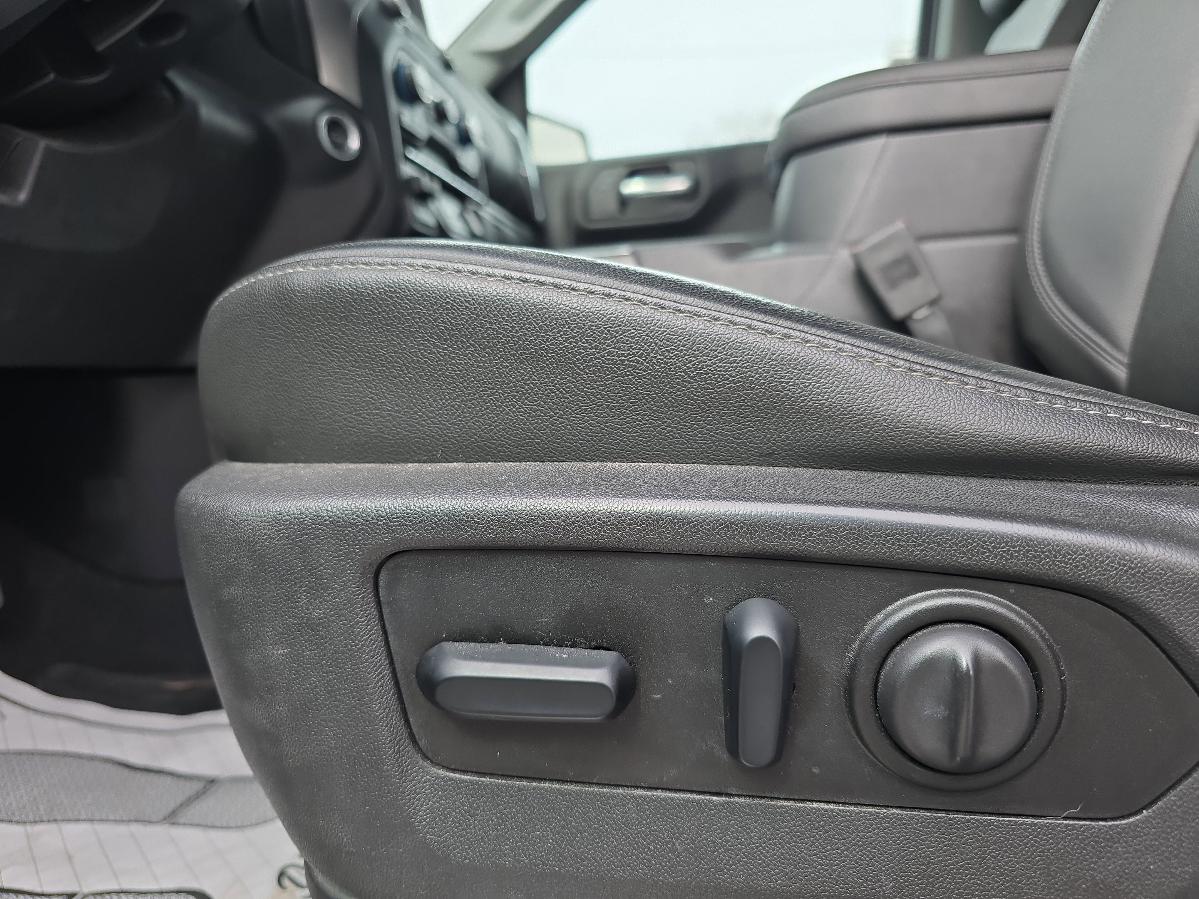 Used 2019 Chevrolet Silverado 1500 LTZ w/ LTZ Plus Package image 13