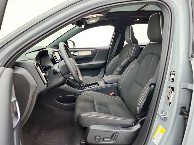 New 2026 Volvo XC40 B5 Ultra w/ Climate Package AWD/4WD image 17