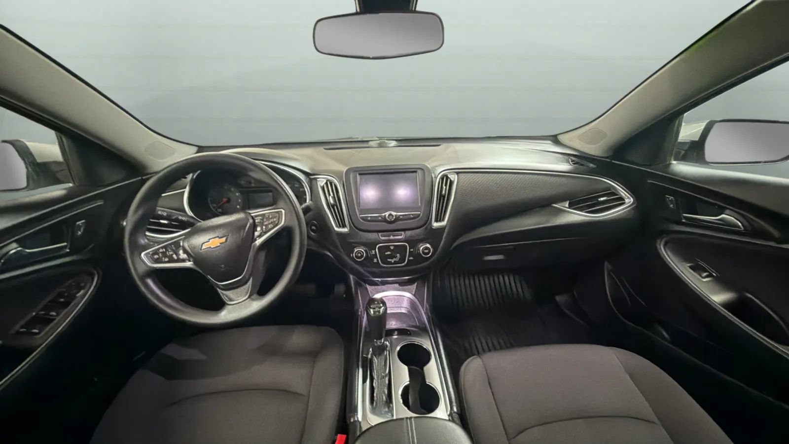 Used 2017 Chevrolet Malibu LT FWD image 9