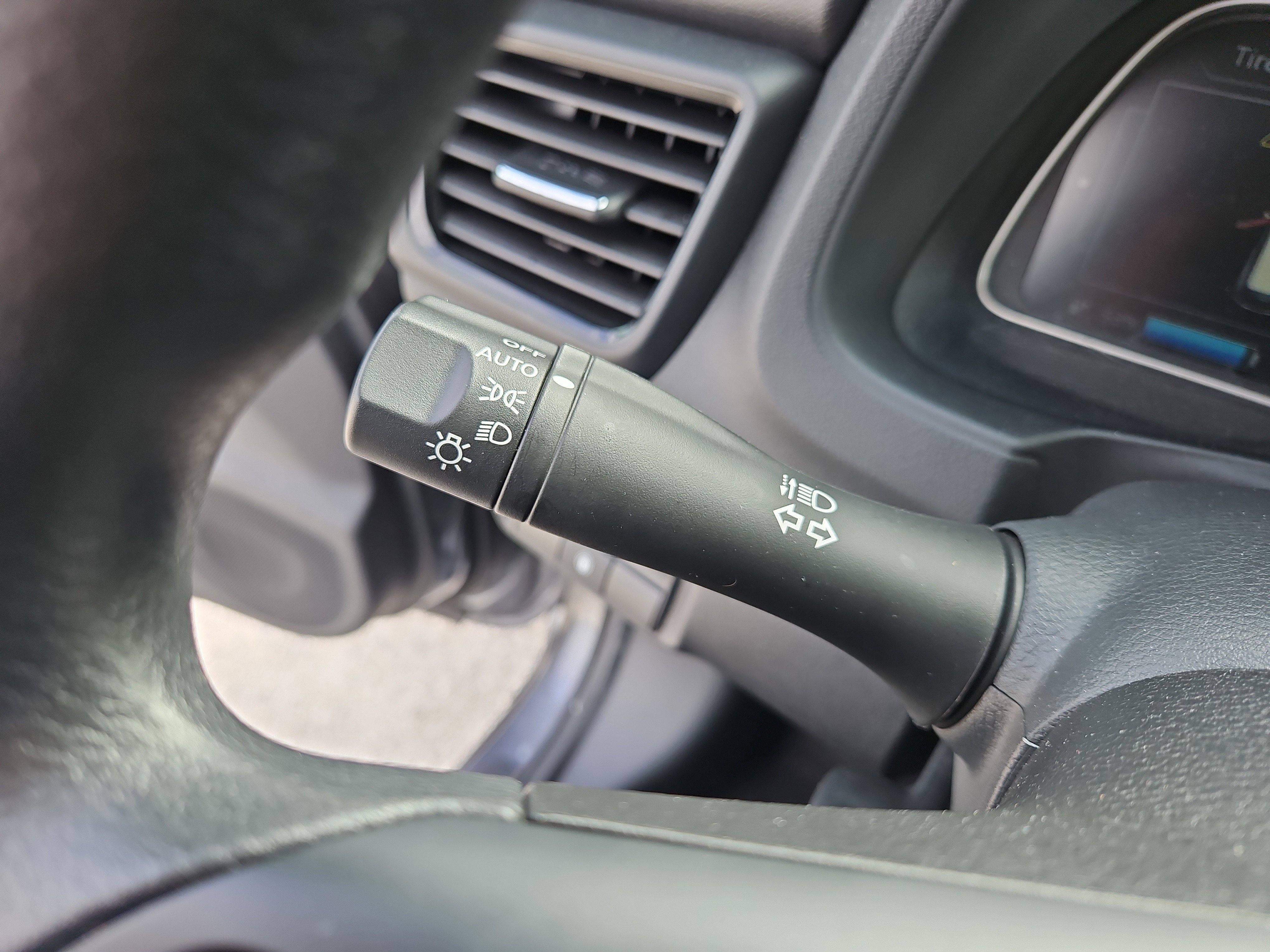 Used 2025 Nissan Leaf S image 20