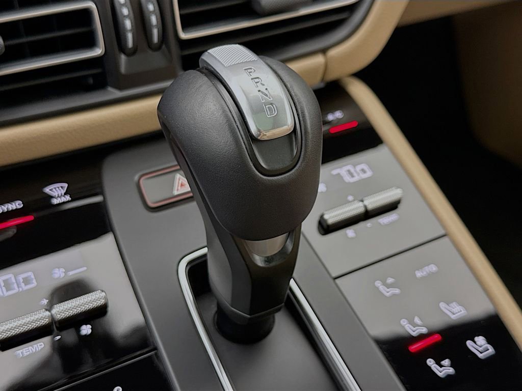 Certified 2025 Porsche Macan AWD/4WD image 21