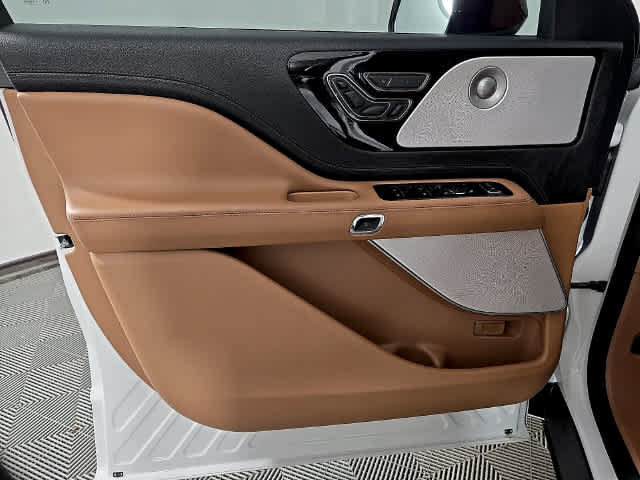 New 2026 Lincoln Aviator Black Label w/ Jet Appearance Package AWD/4WD image 12