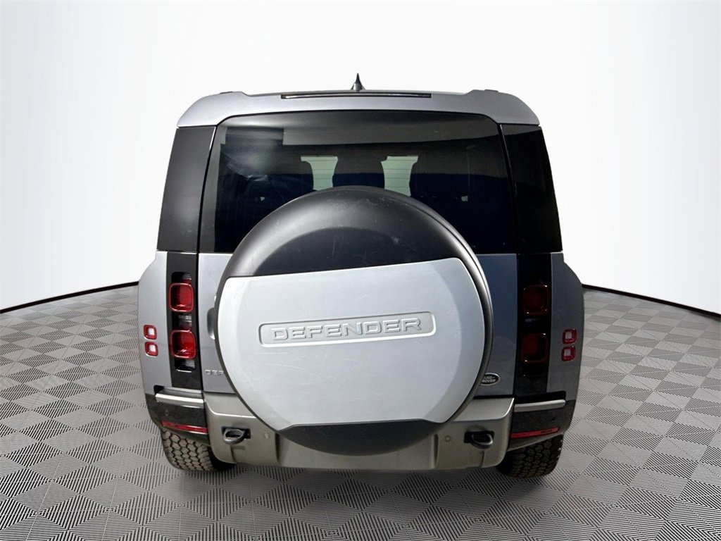 Used 2022 Land Rover Defender 90 X-Dynamic S image 7