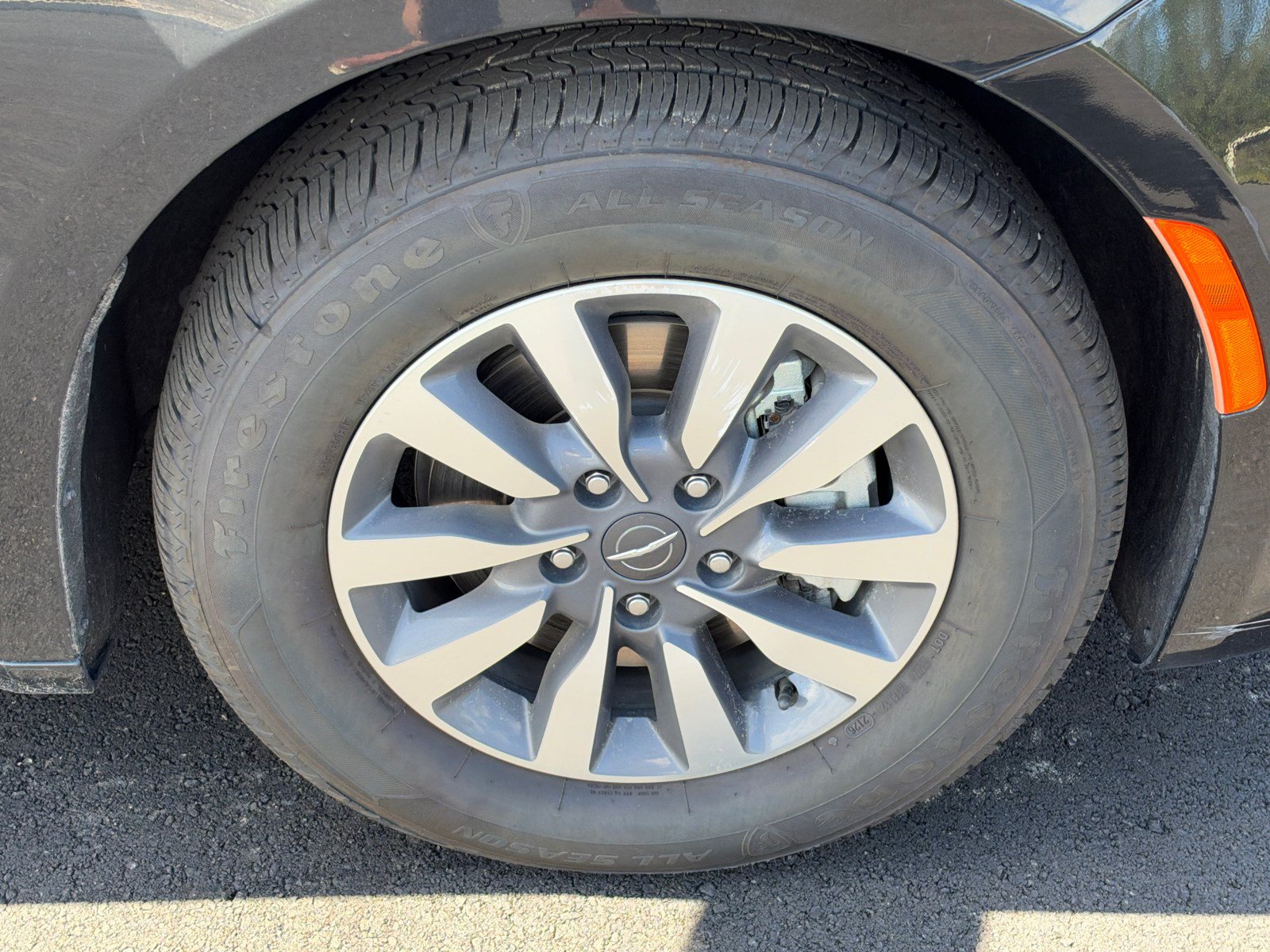 Used 2023 Chrysler Pacifica Limited FWD image 12
