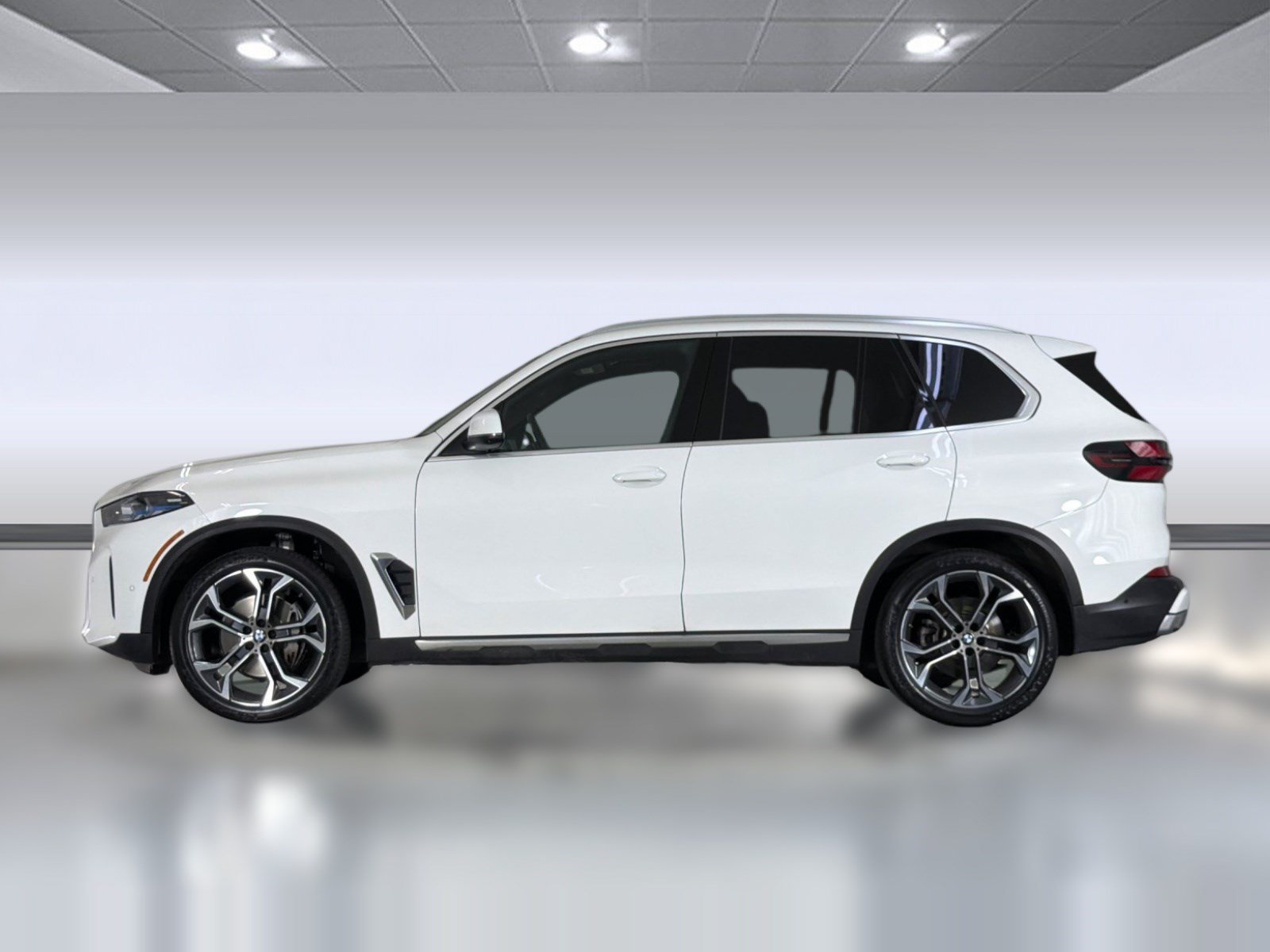Used 2024 BMW X5 sDrive40i w/ Premium Package RWD image 2