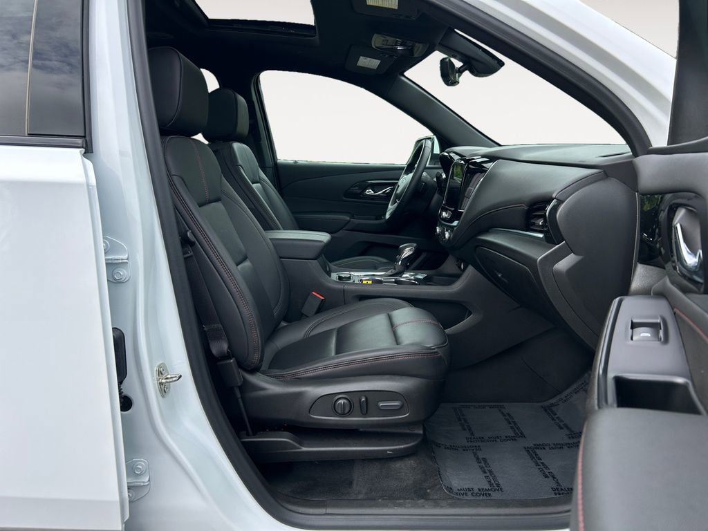 Used 2023 Chevrolet Traverse RS image 11