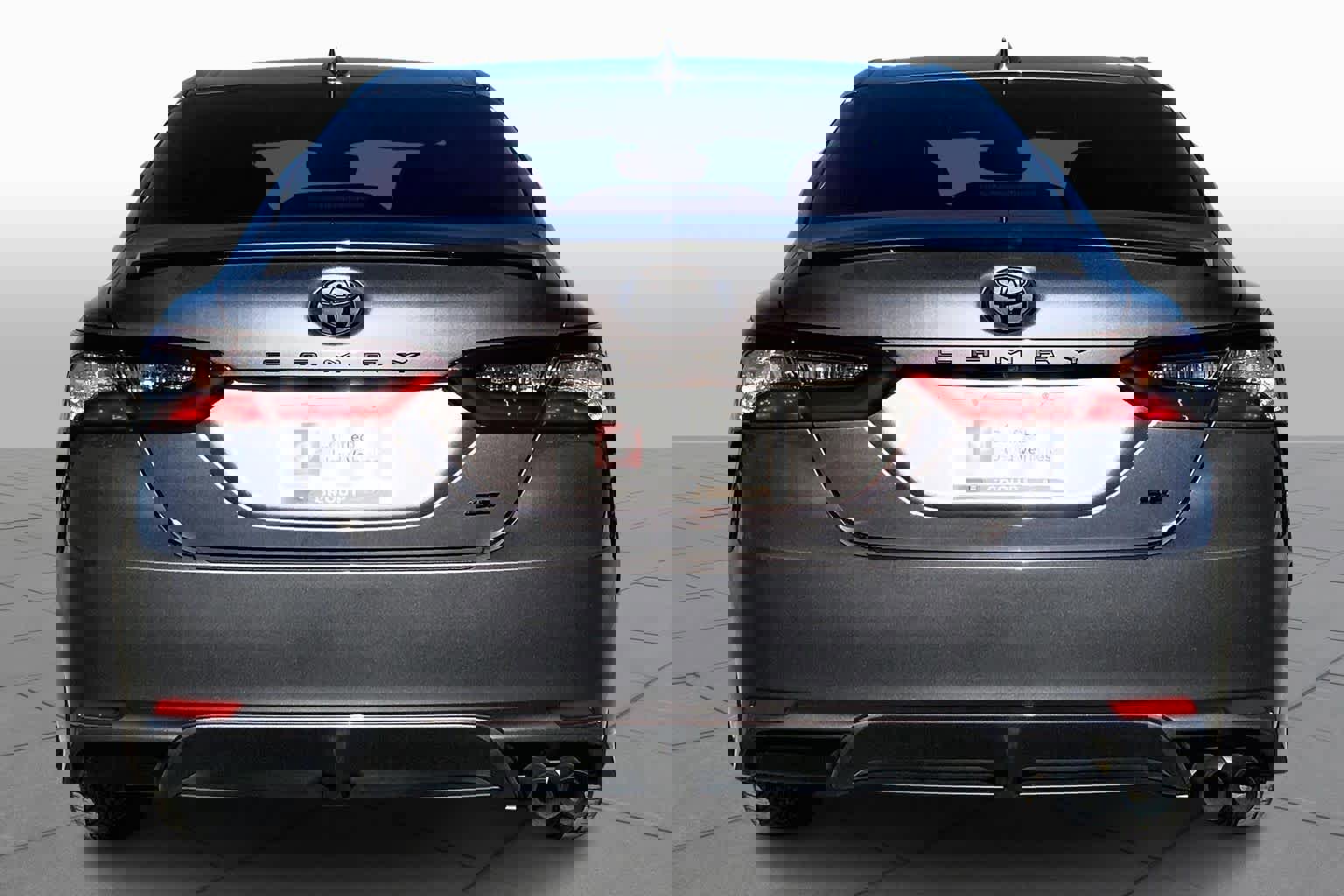 Used 2024 Toyota Camry SE image 4