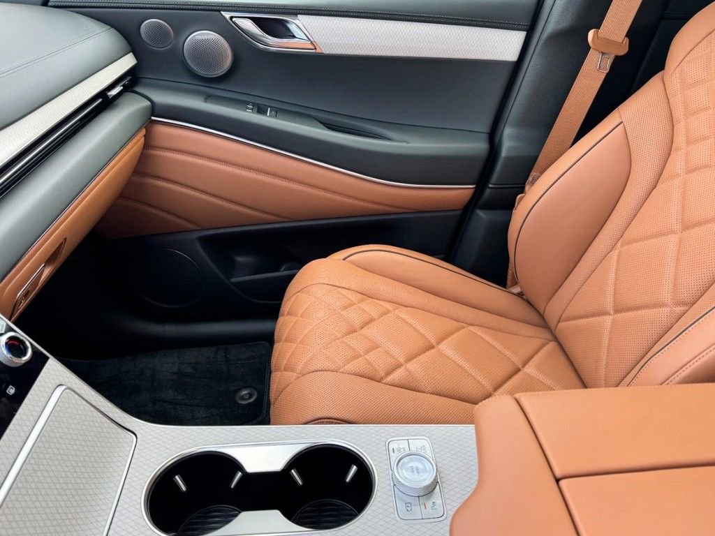 Certified 2025 Genesis GV80 3.5T Prestige image 15