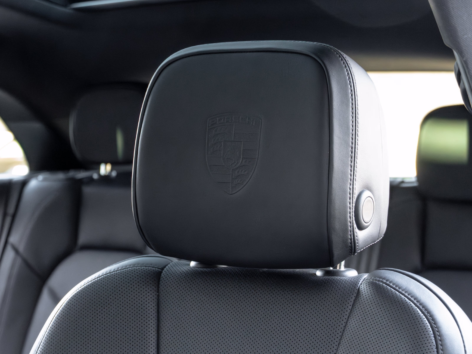 Certified 2026 Porsche Macan AWD/4WD image 27