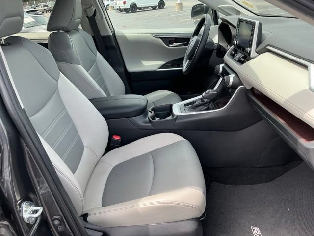 Used 2020 Toyota RAV4 Limited FWD image 24