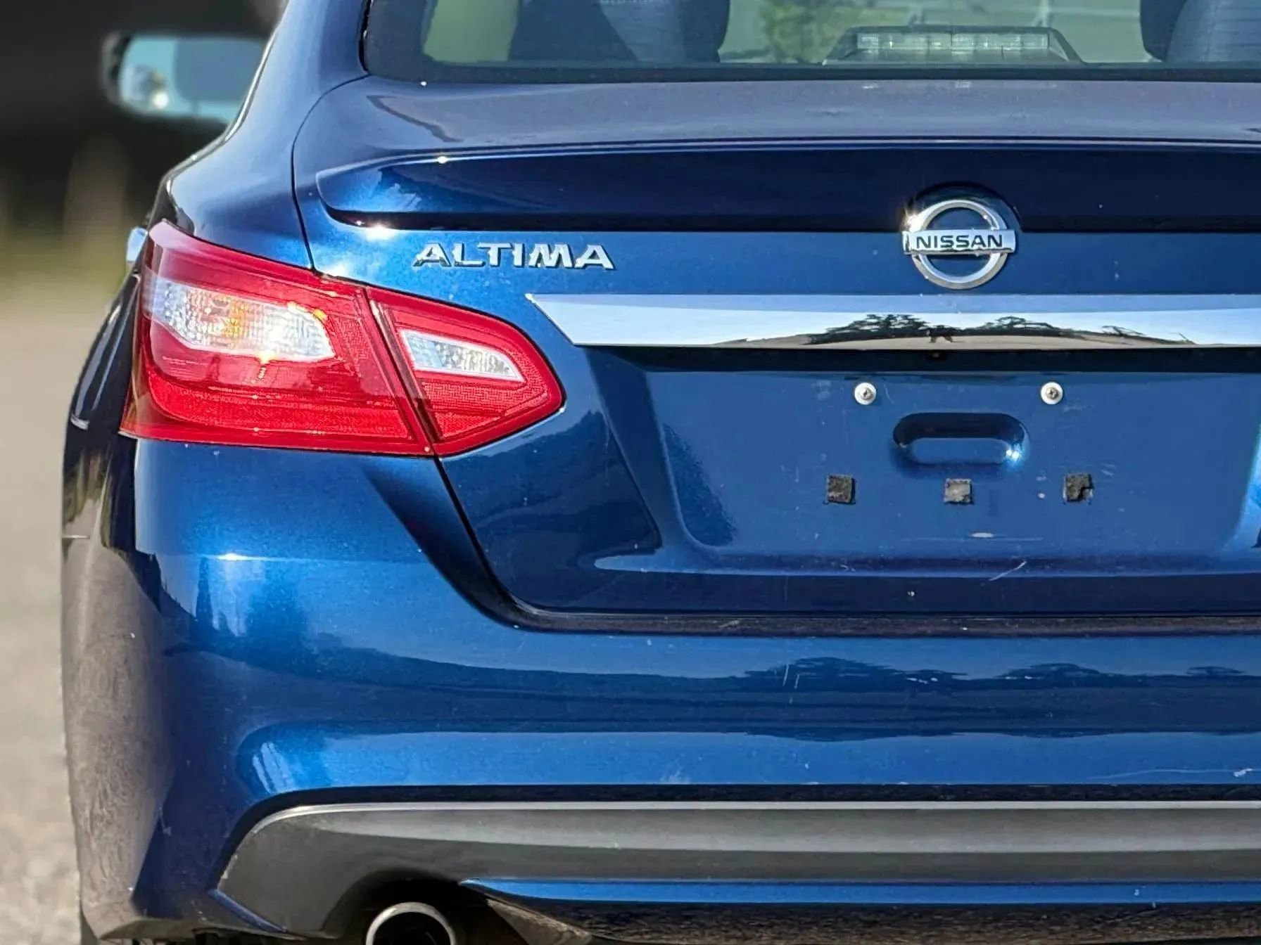 Used 2016 Nissan Altima 2.5 SR FWD image 13