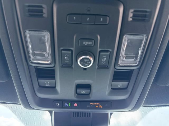 Used 2024 Chevrolet Suburban LT w/ Luxury Package RWD image 24