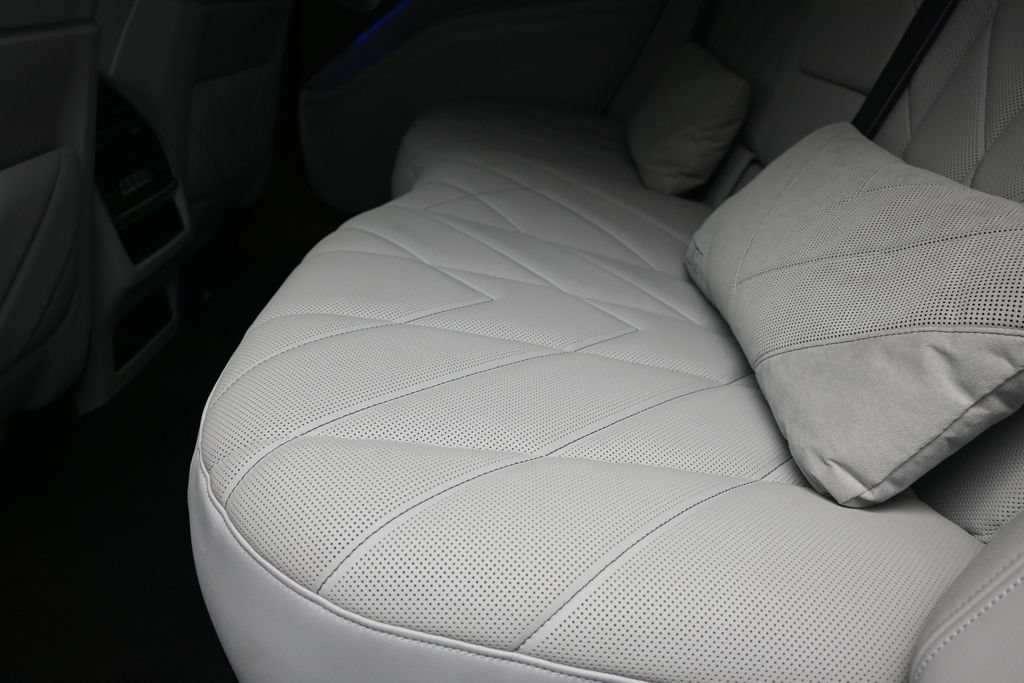 Certified 2023 BMW XM AWD/4WD image 16