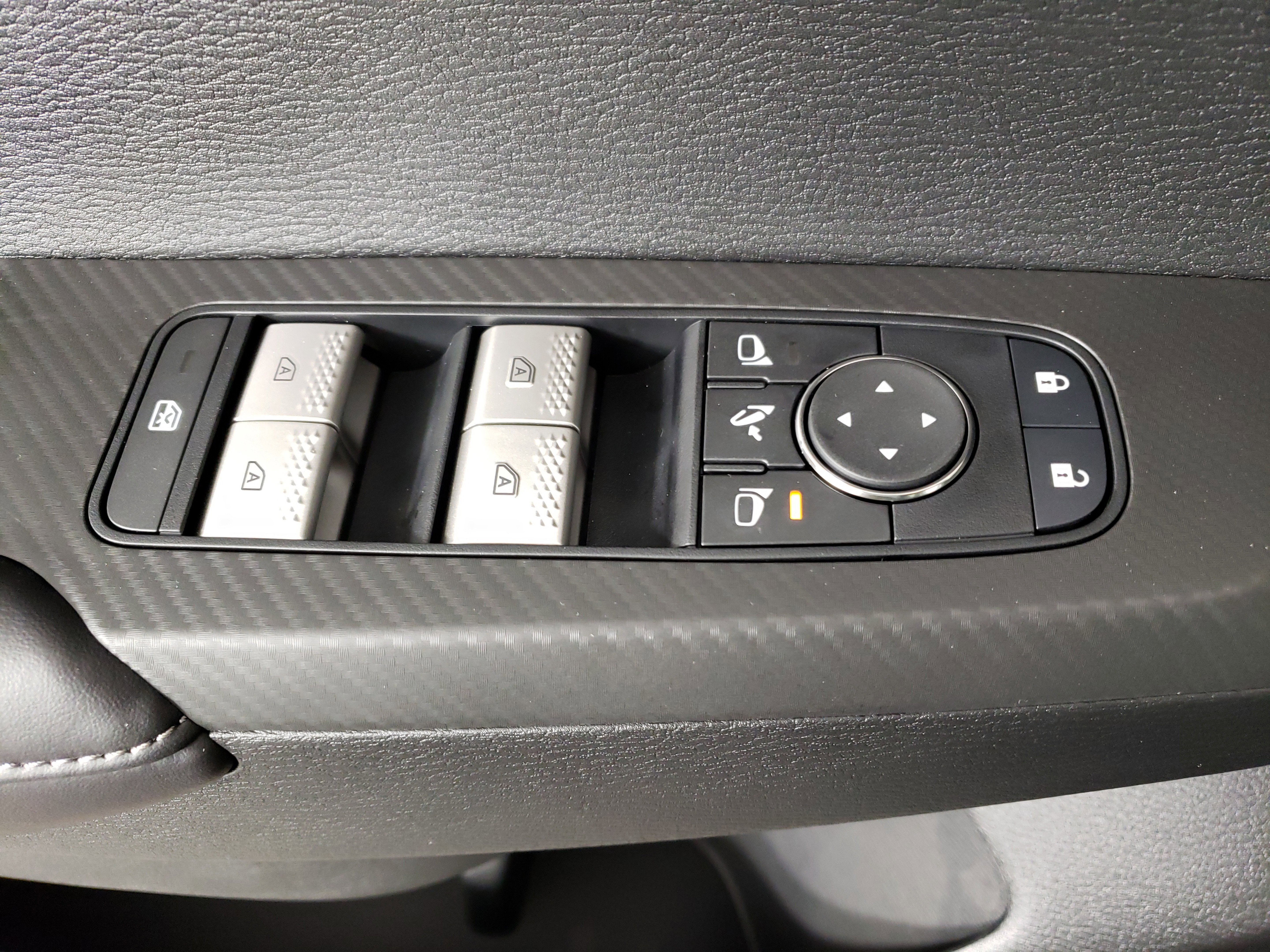 New 2025 Mitsubishi Outlander SEL image 8