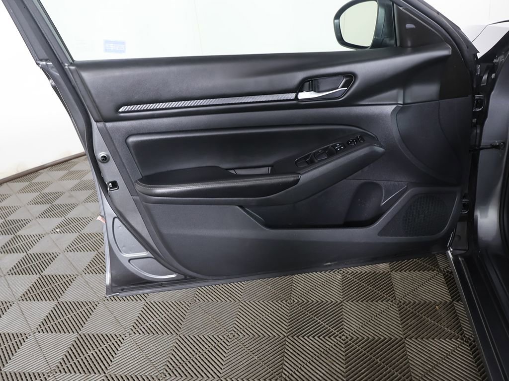Used 2024 Nissan Altima 2.5 SV image 18