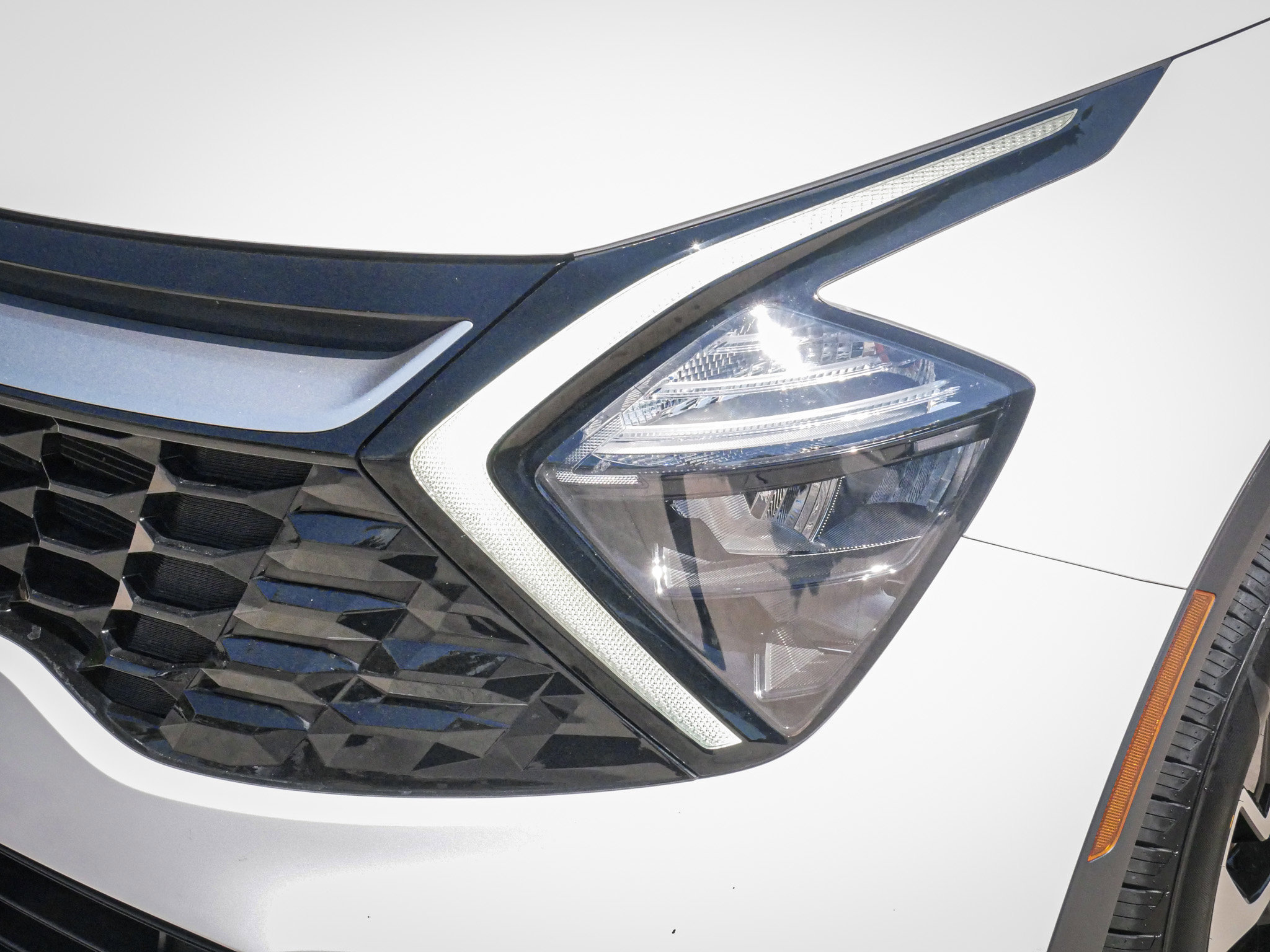Used 2023 Kia Sportage EX AWD/4WD image 6