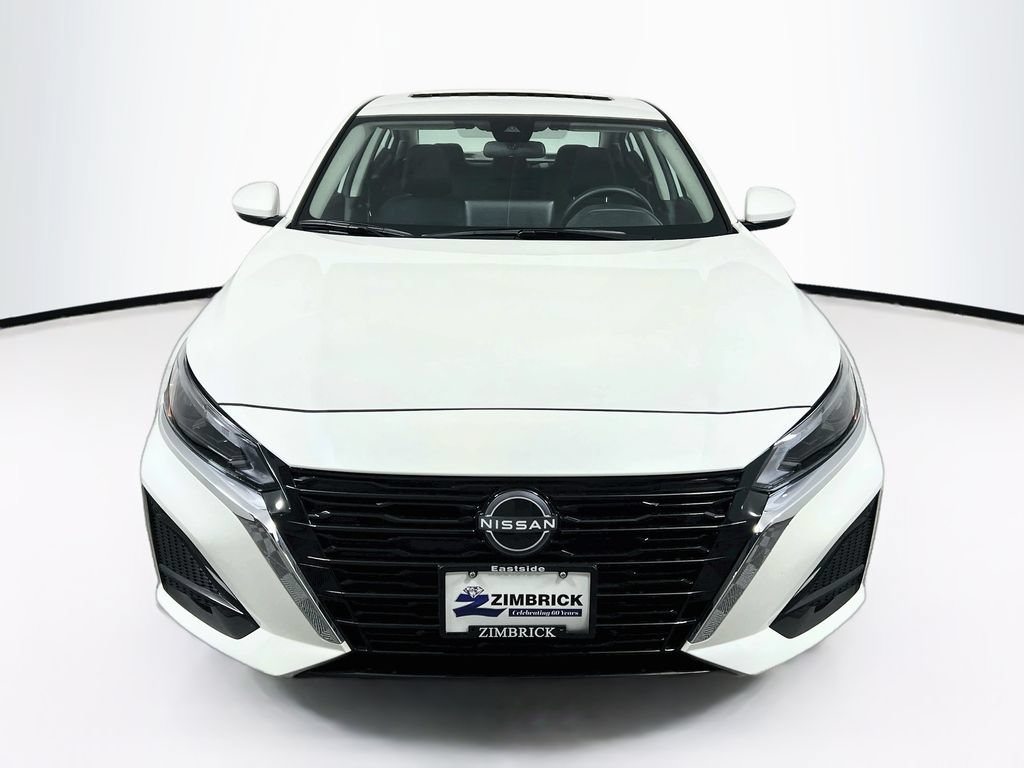 Used 2025 Nissan Altima 2.5 SV w/ SV Special Edition Package AWD/4WD image 2