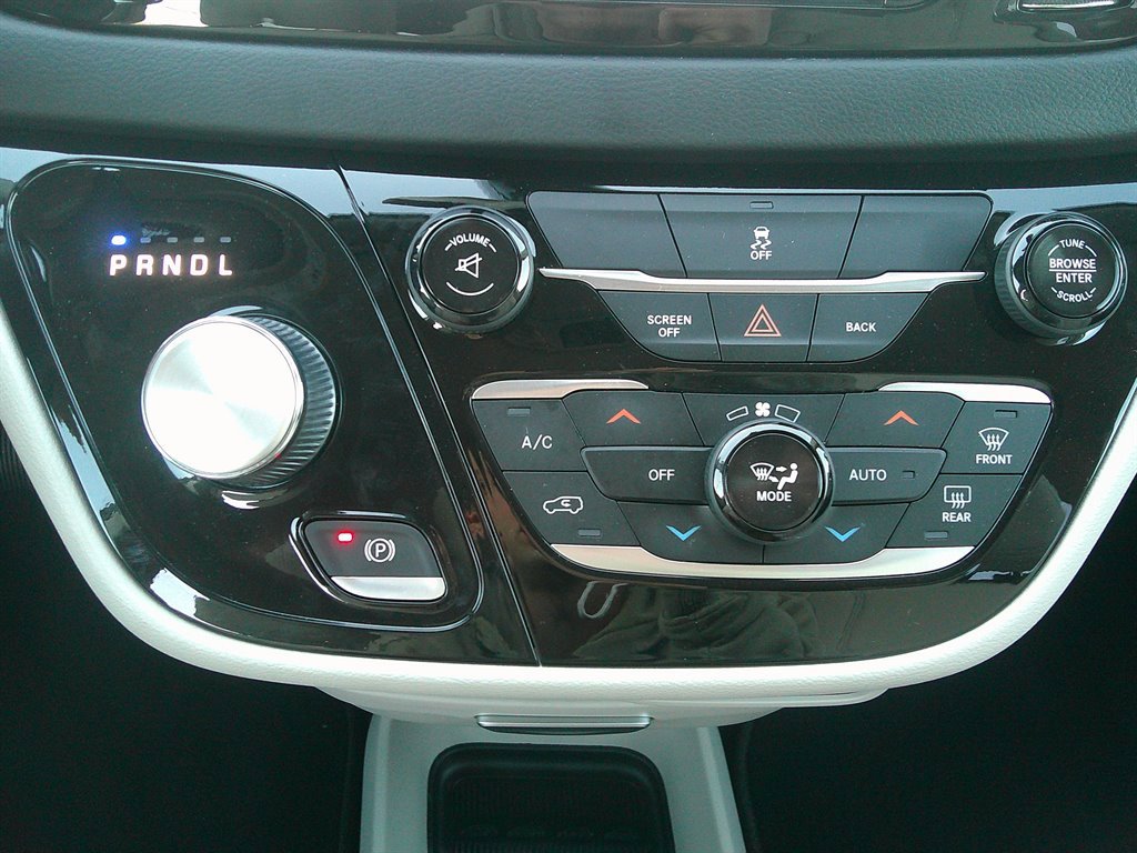 Used 2017 Chrysler Pacifica Touring Plus image 41