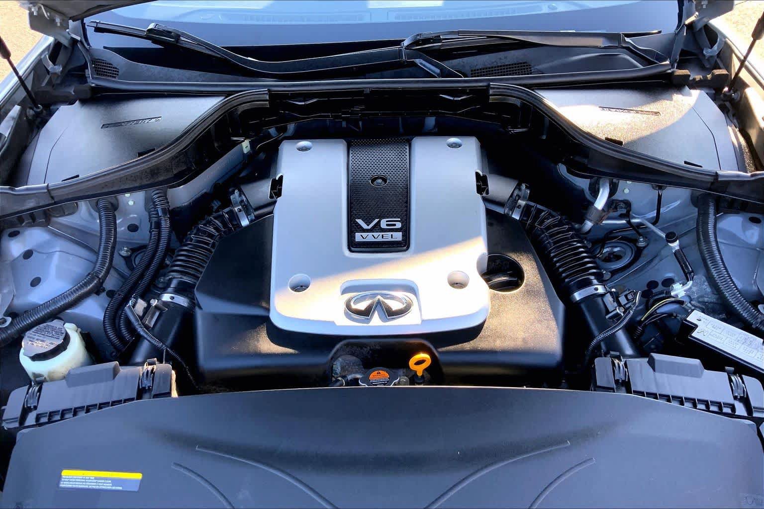 Used 2016 INFINITI Q70 3.7 AWD/4WD image 32