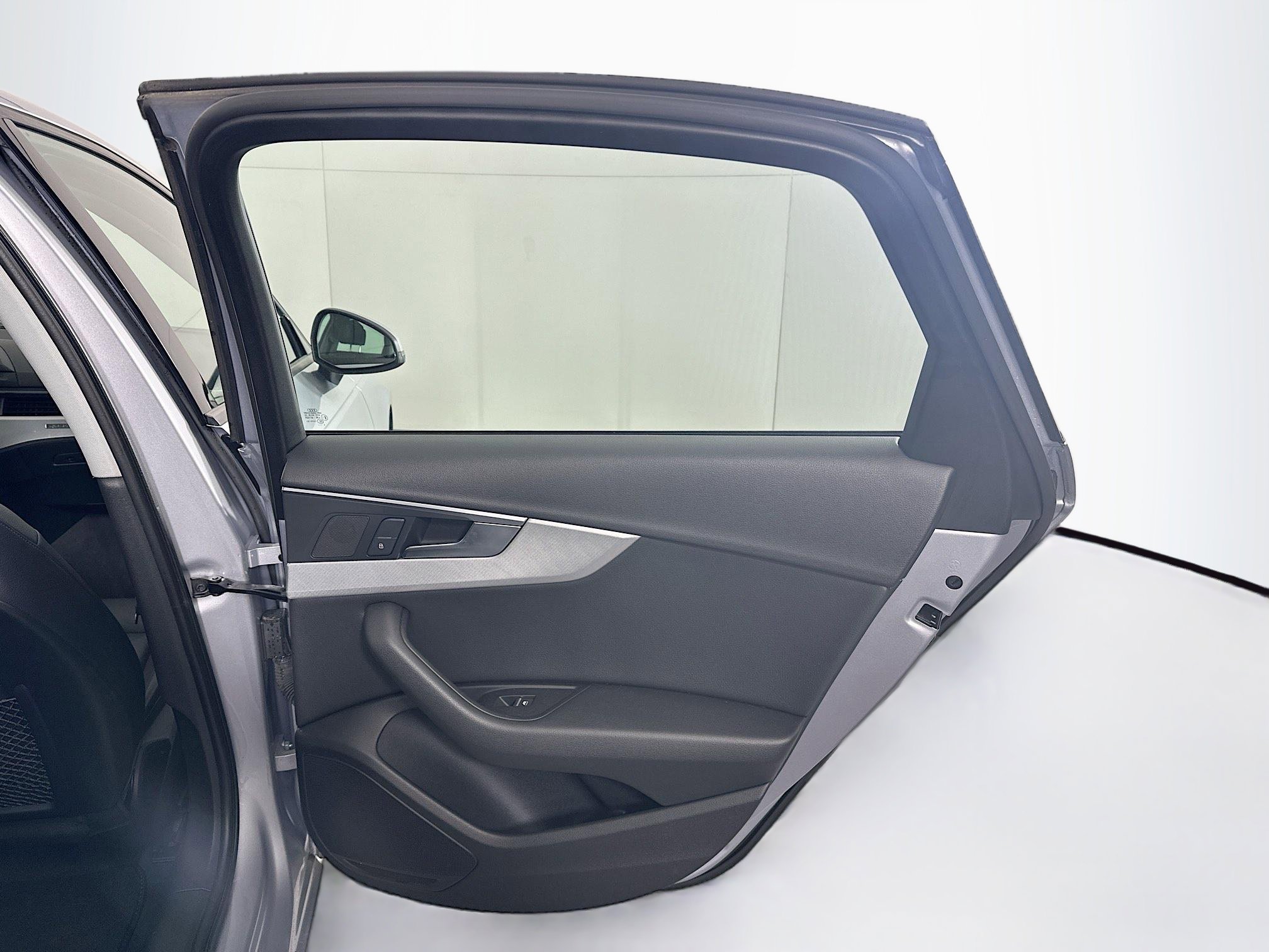 Used 2017 Audi A4 2.0T Premium image 30