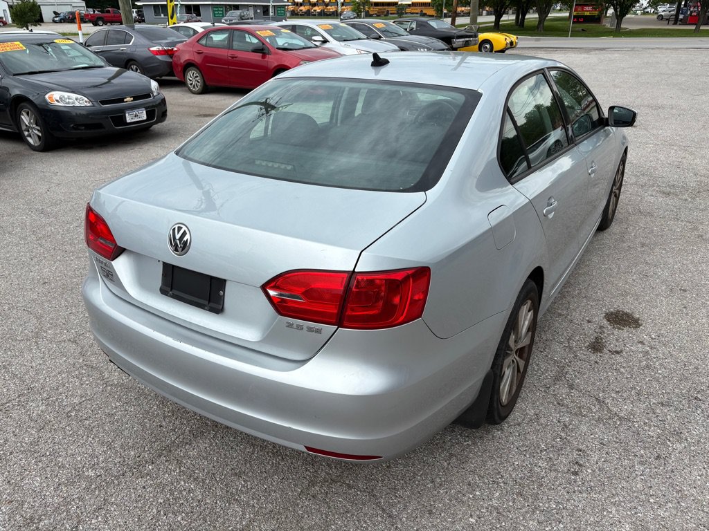 Used 2012 Volkswagen Jetta SE FWD image 4