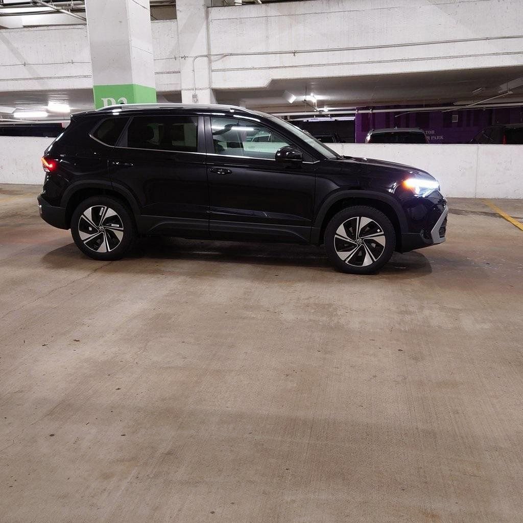 New 2025 Volkswagen Taos SE image 7