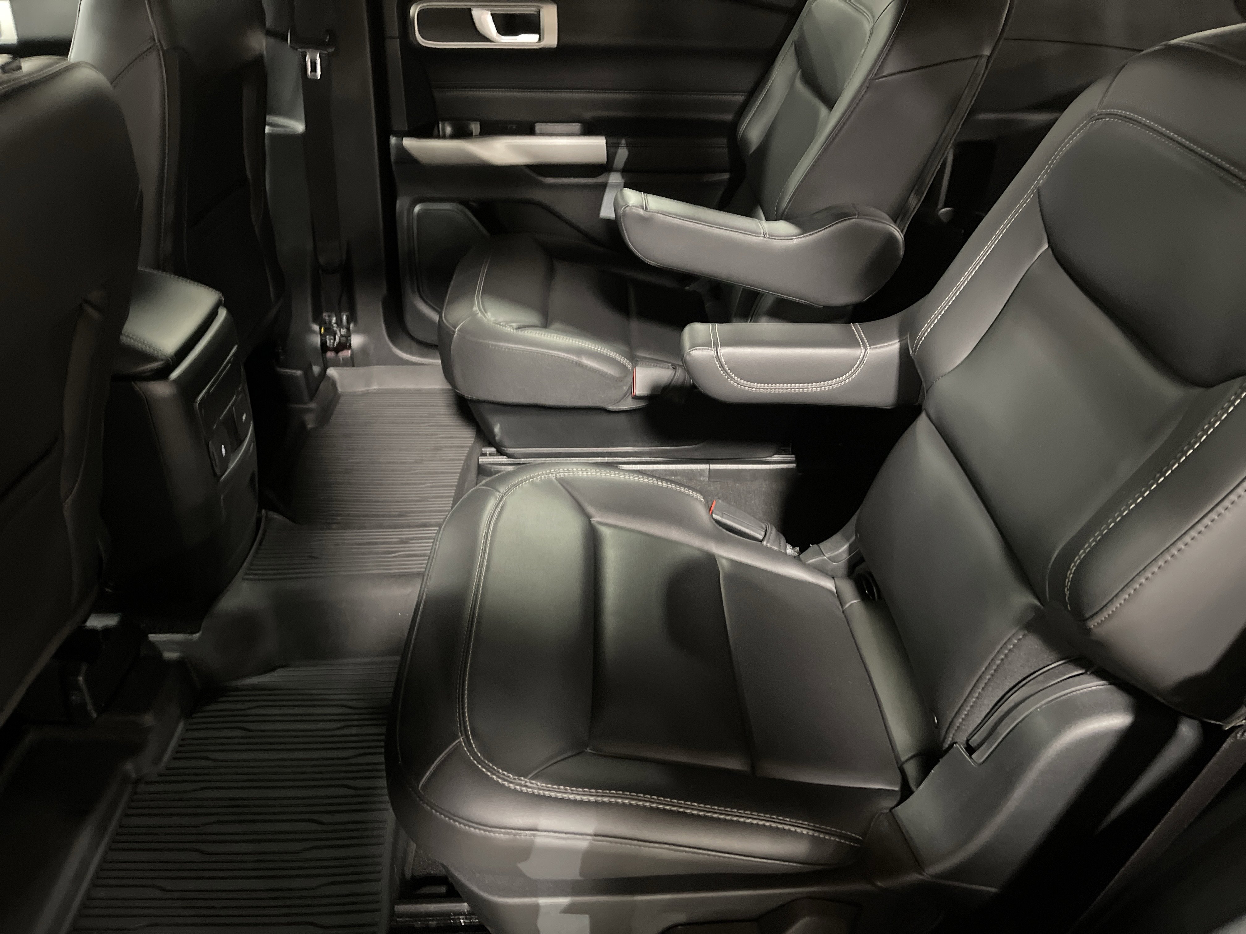 Used 2023 Ford Explorer XLT w/ Equipment Group 202A image 11