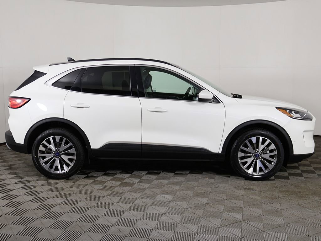 Used 2022 Ford Escape Titanium w/ Class II Trailer Tow Package AWD/4WD image 17
