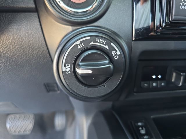 Used 2021 Nissan Titan PRO-4X w/ Pro-4x Convenience Package image 22