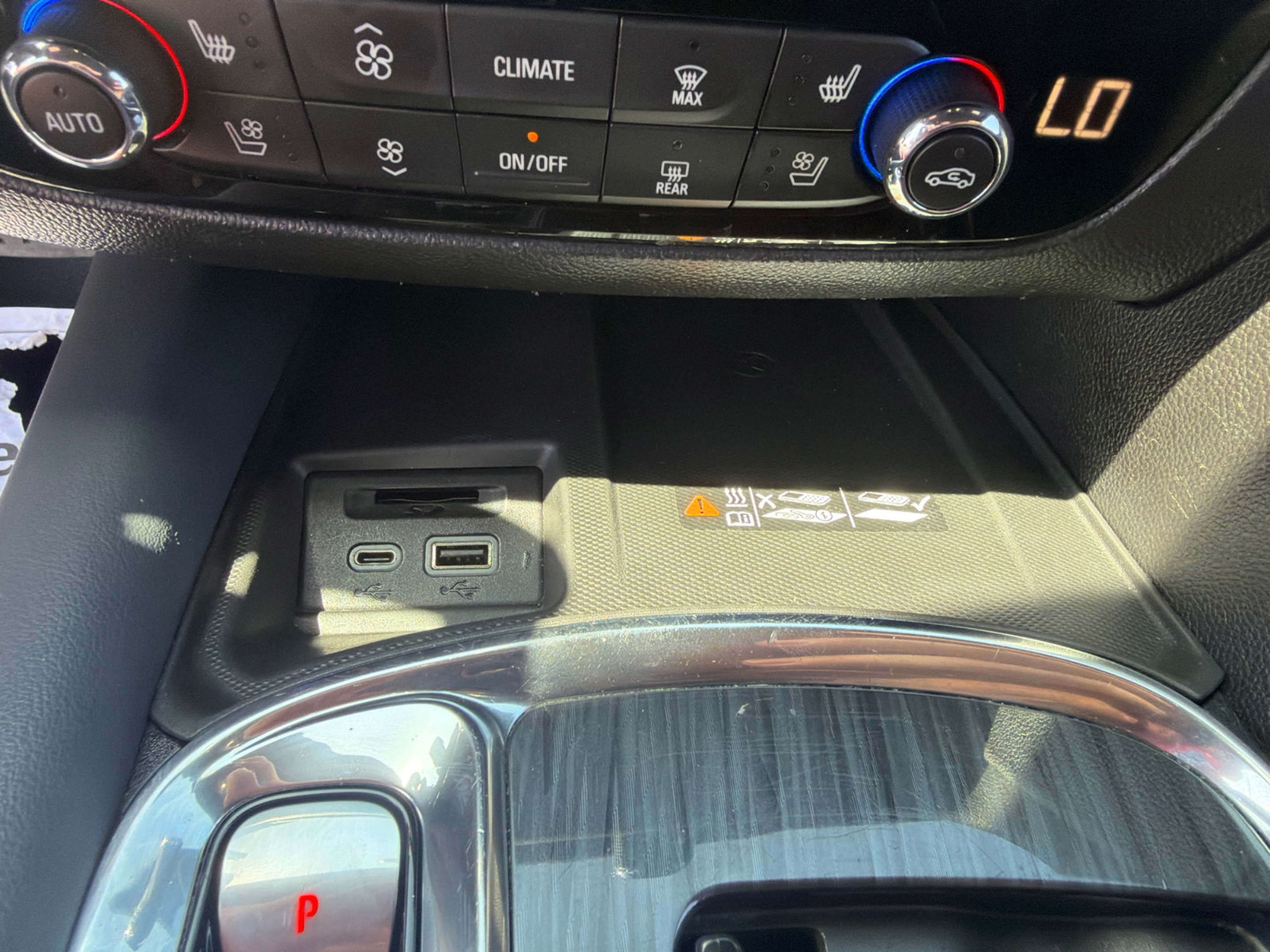 Used 2022 Buick Enclave Premium AWD/4WD image 32