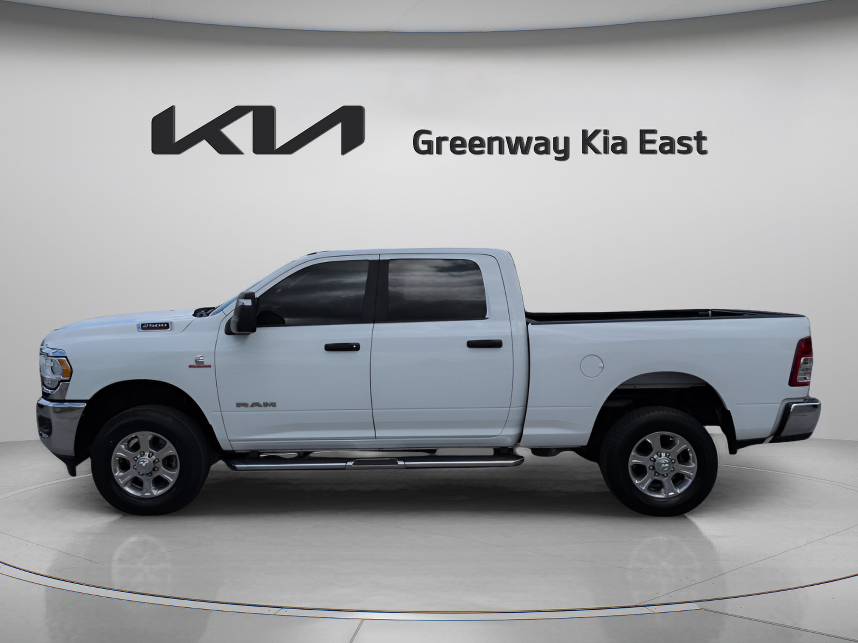 Used 2024 RAM 2500 Big Horn AWD/4WD image 9