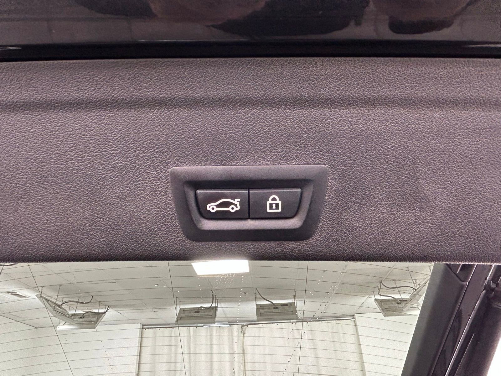 Used 2022 BMW X6 xDrive40i w/ Executive Package image 40