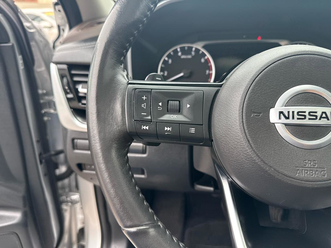 Used 2021 Nissan Rogue SV w/ Premium Package FWD image 21