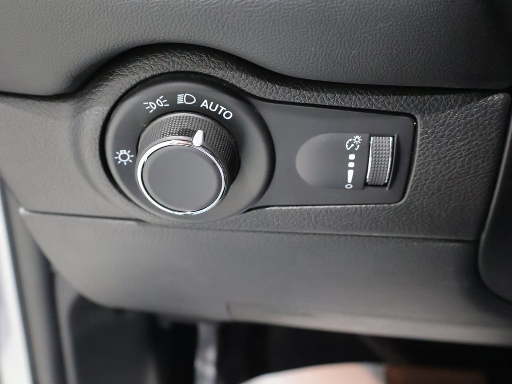 Used 2025 Dodge Durango R/T AWD/4WD image 32