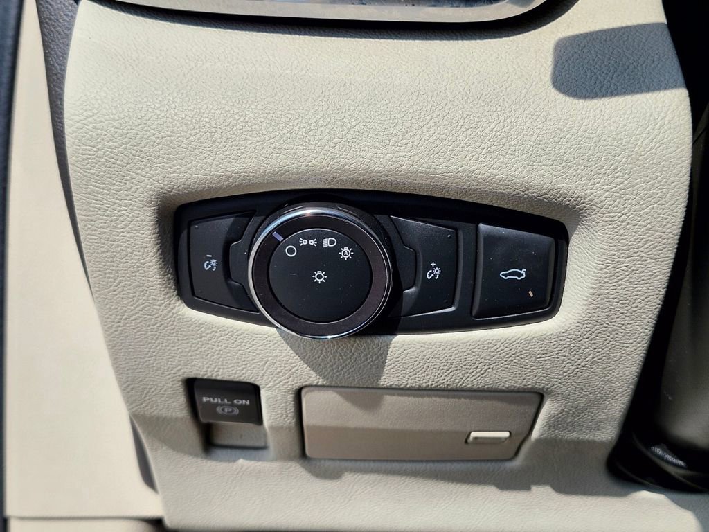 Used 2017 Lincoln Continental Select w/ Climate Package image 23