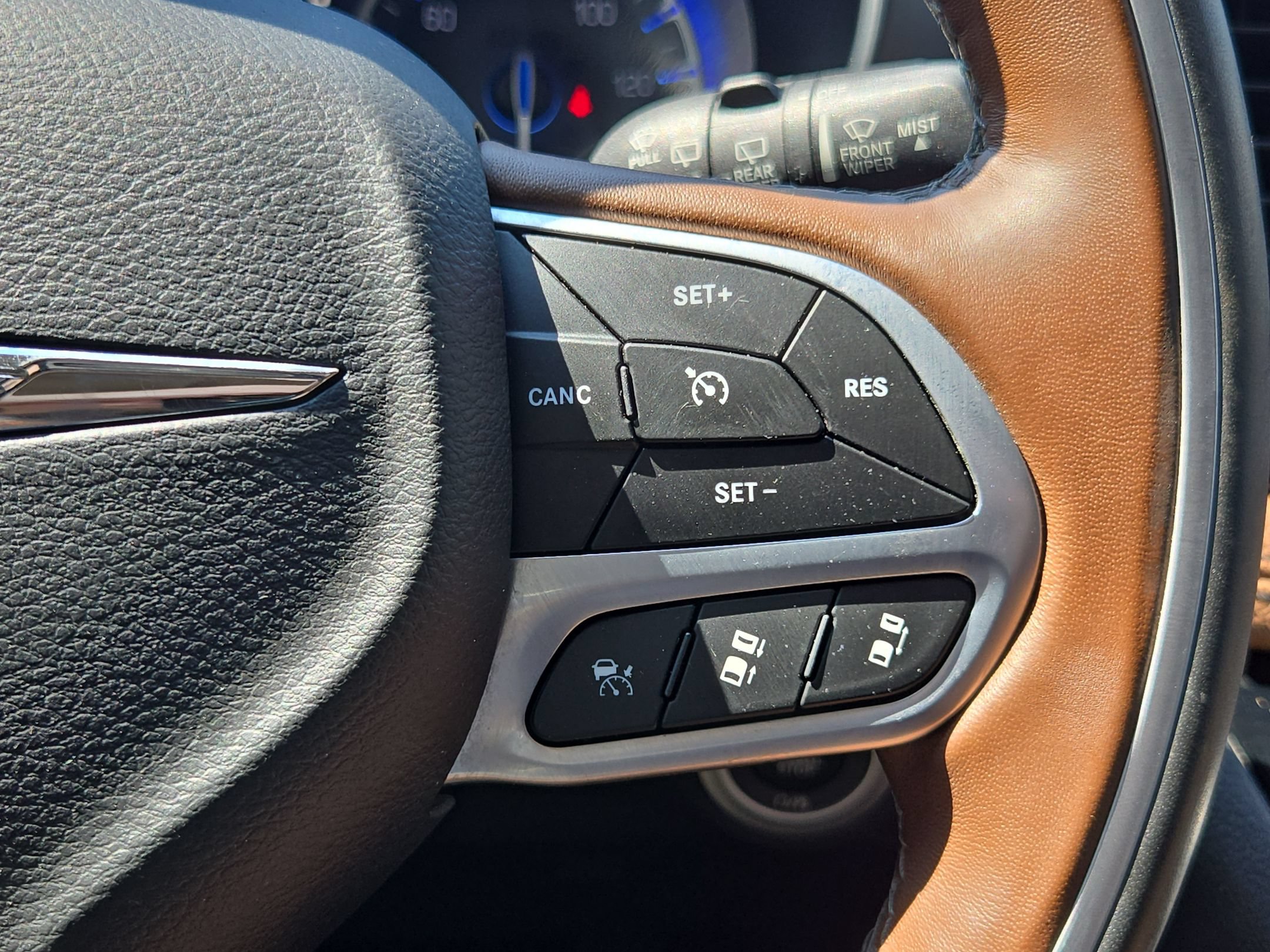Used 2019 Chrysler Pacifica Limited w/ Advanced Safetytec Group FWD image 29