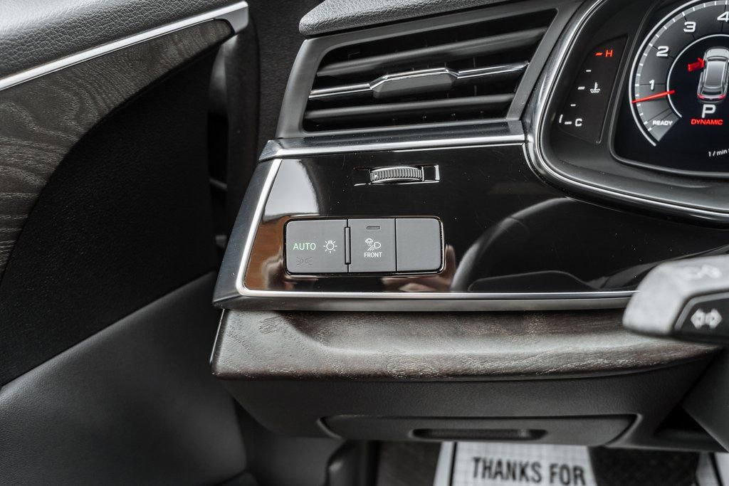 Used 2019 Audi Q8 Premium image 18