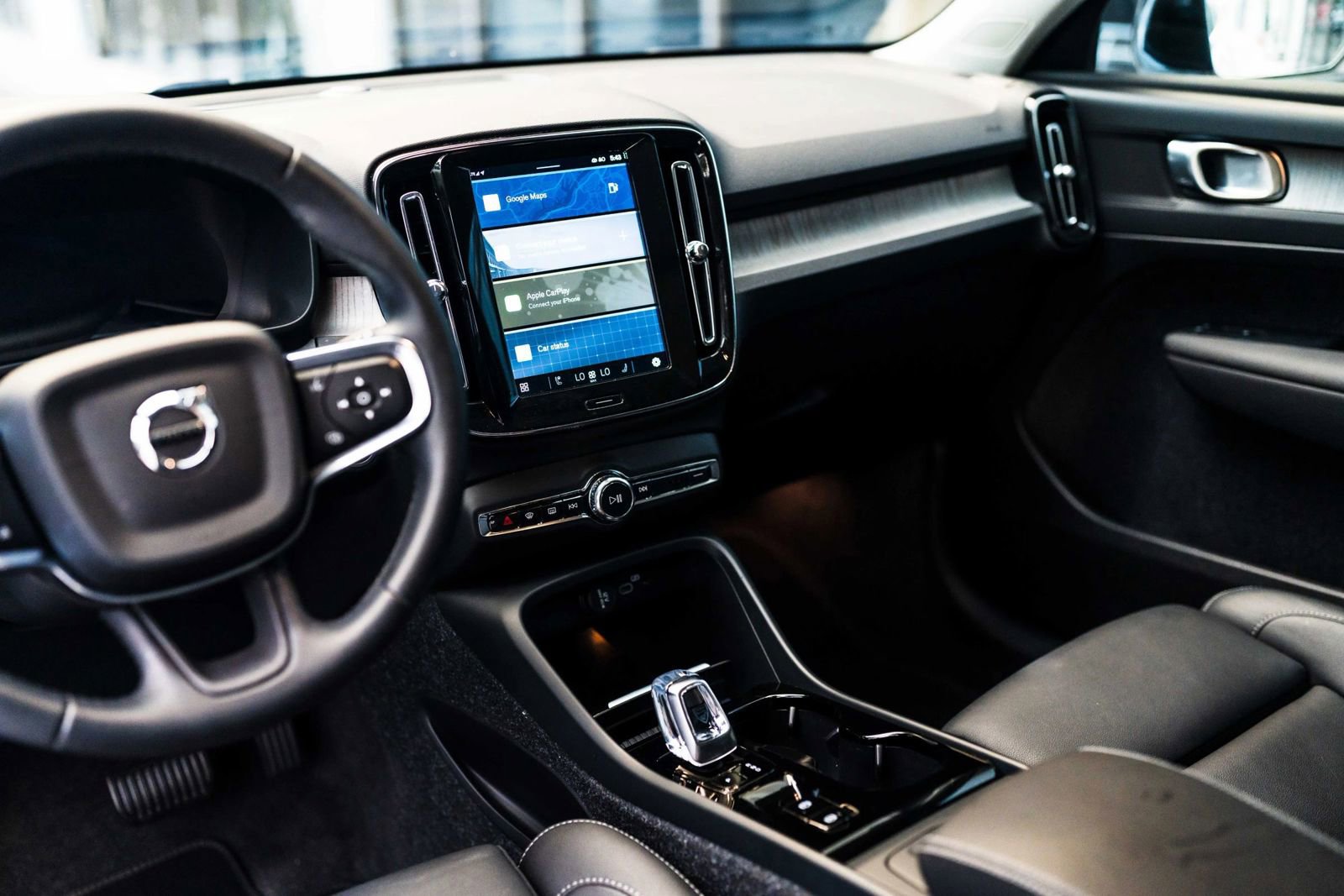 Used 2025 Volvo XC40 B5 Plus w/ Protection Package Premier image 31