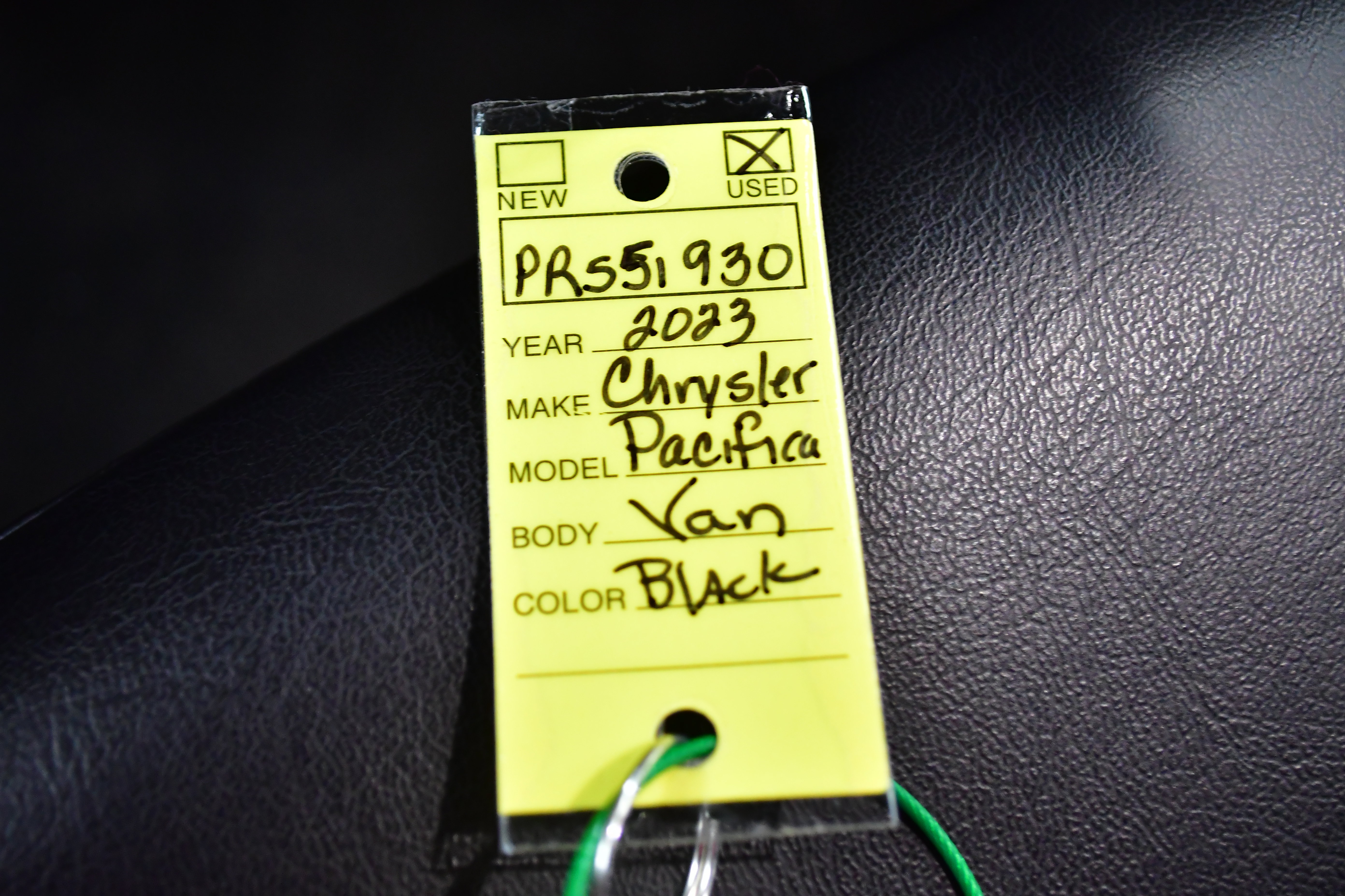 Used 2023 Chrysler Pacifica Touring-L FWD image 1