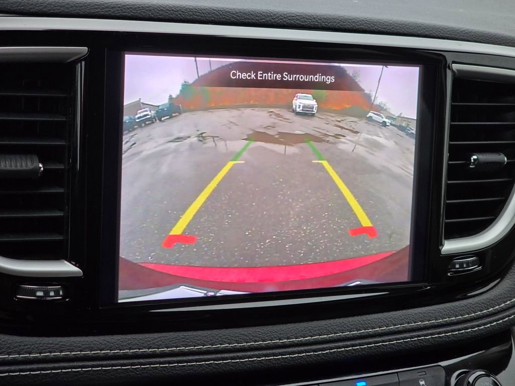 Used 2022 Chrysler Pacifica Touring-L image 9