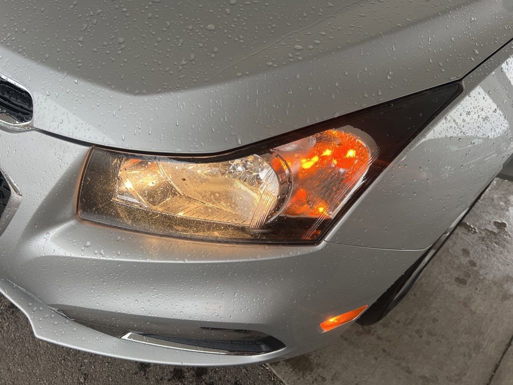 Used 2015 Chevrolet Cruze LS FWD image 28