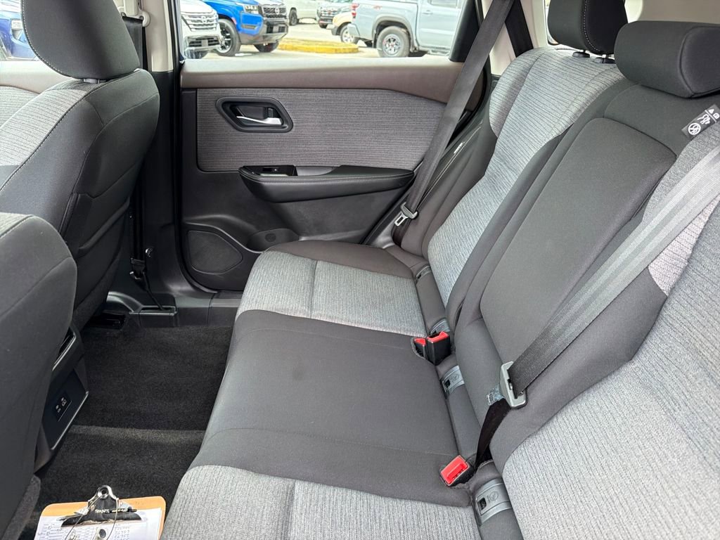 Certified 2023 Nissan Rogue SV image 32