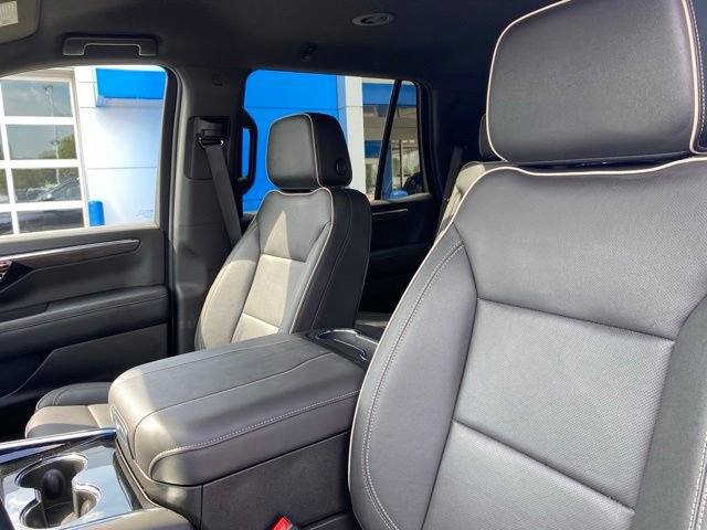 Used 2025 Chevrolet Tahoe Premier AWD/4WD image 16