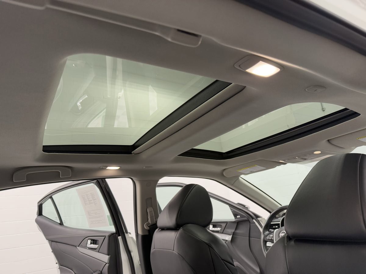 Used 2023 Nissan Maxima SL image 26