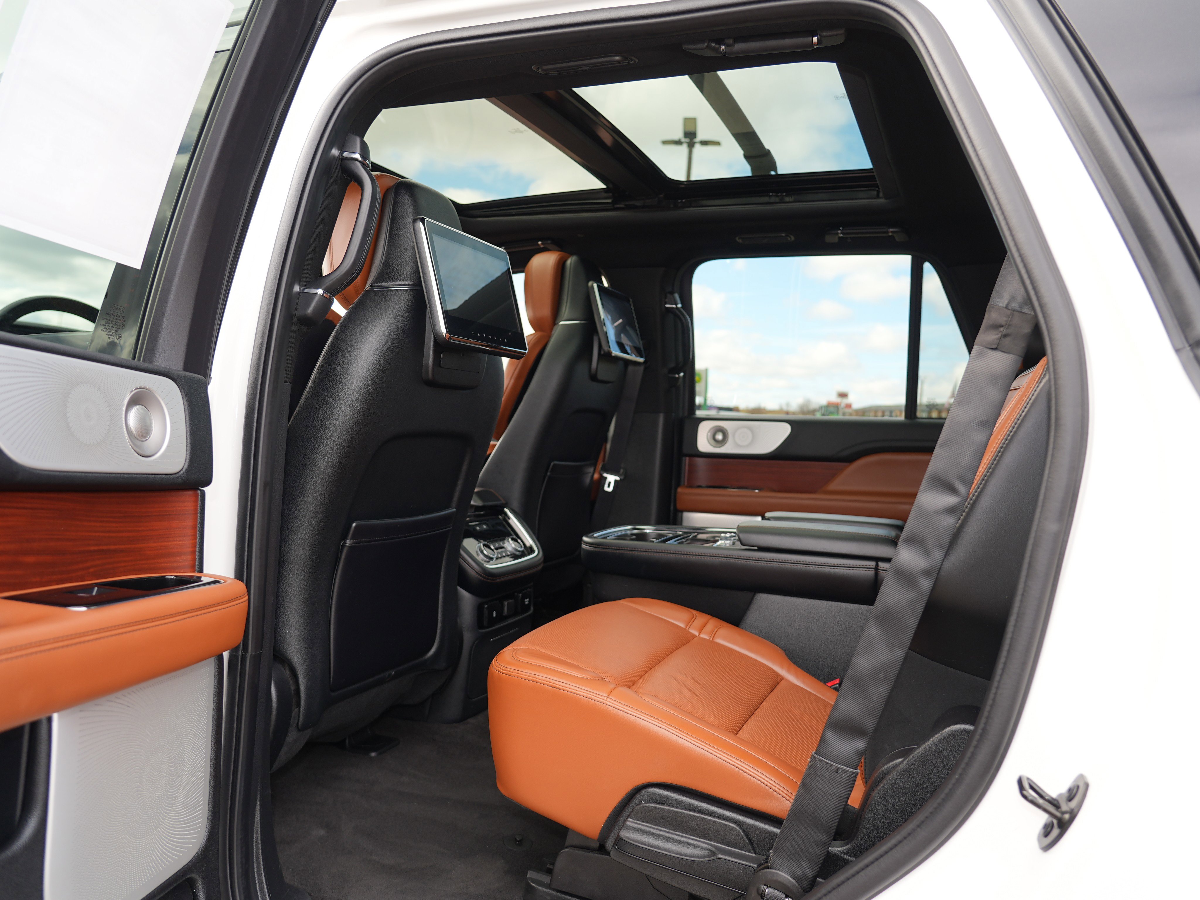 Used 2020 Lincoln Navigator Reserve w/ Luxury Package image 19