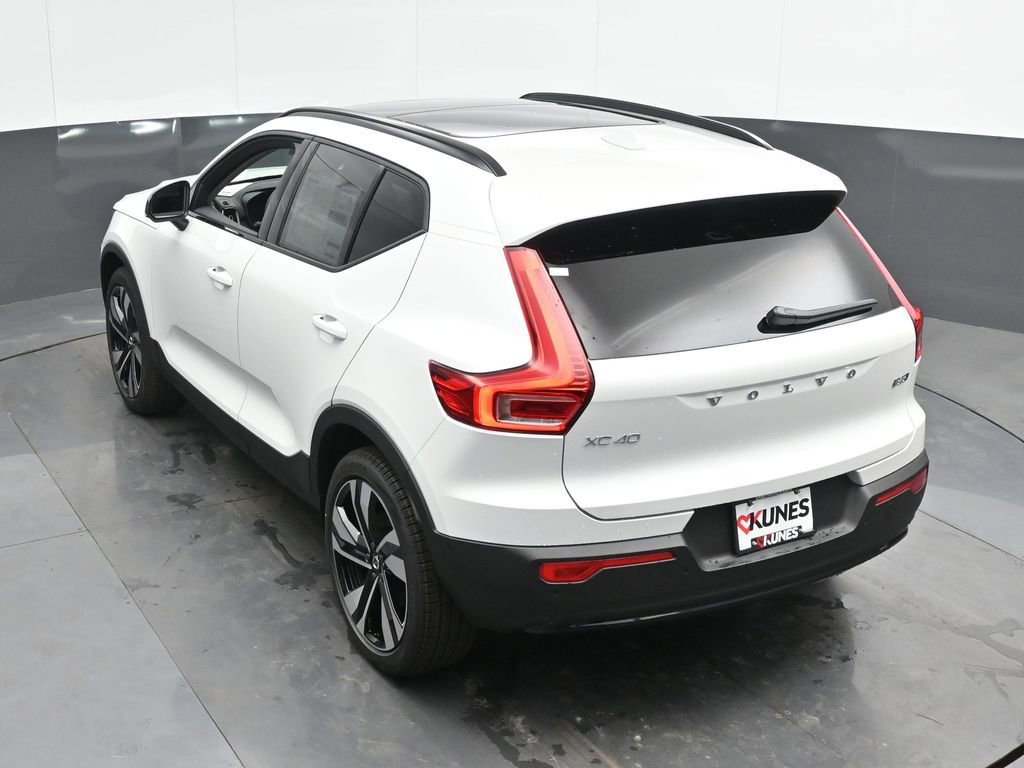New 2025 Volvo XC40 B5 Plus w/ Protection Package Premier image 37