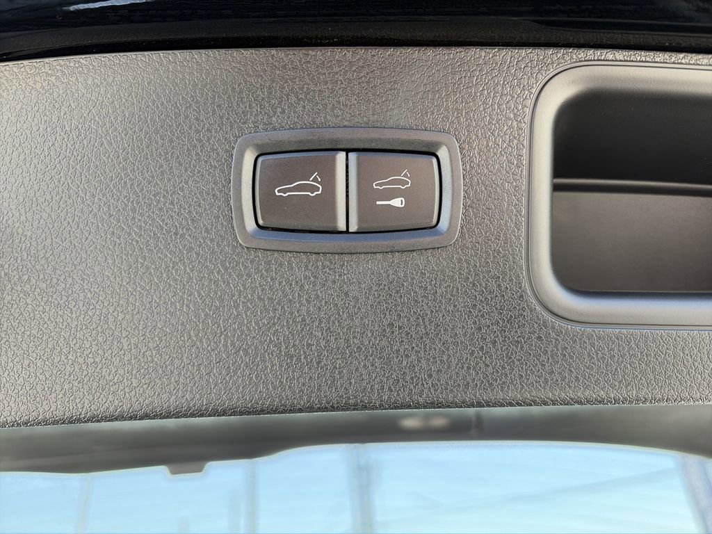 Used 2023 Porsche Macan image 31