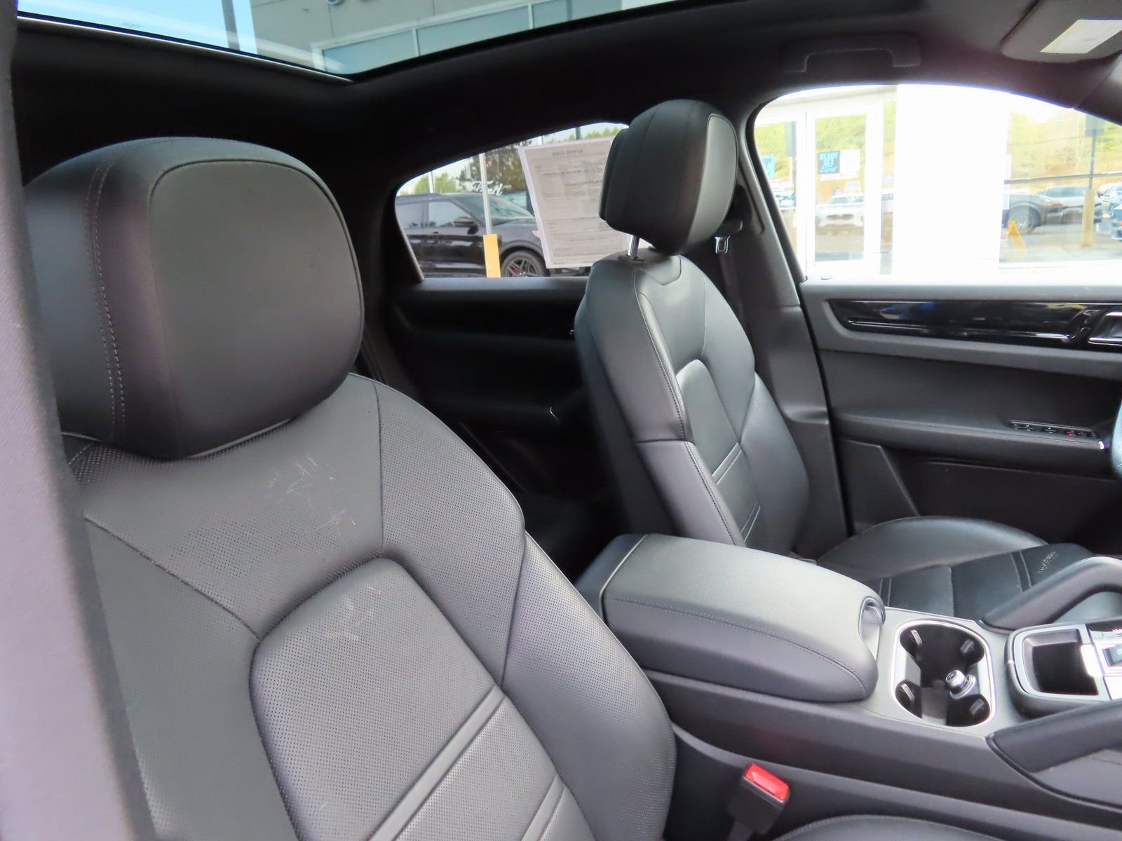 Used 2021 Porsche Cayenne Coupe image 32