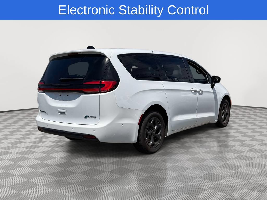 Used 2024 Chrysler Pacifica Limited FWD image 11